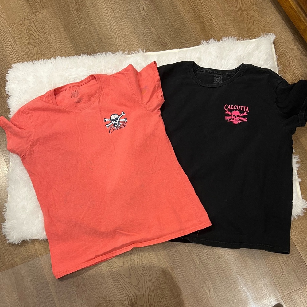 Calcutta Casual Black and Pink Short Sleeve Tees